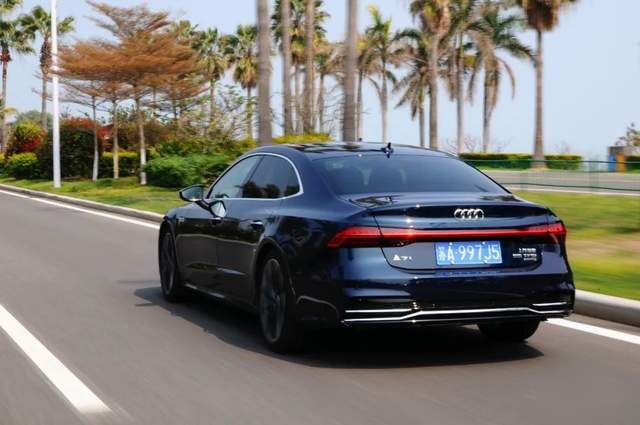 5.6秒破百、3.0T V6引擎的魅力，深入试驾奥迪A7L