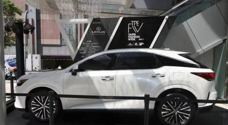 不仅销量下线，设计师也下线，这样的雷克萨斯RX你买吗？