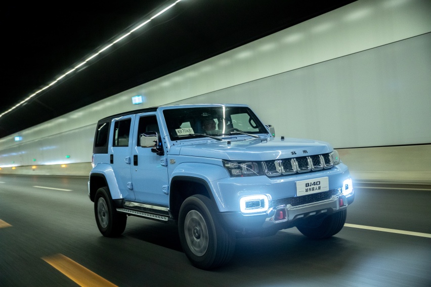 玩越野，不懂车的买Jeep自由光，半懂车的选坦克300，行家都买它