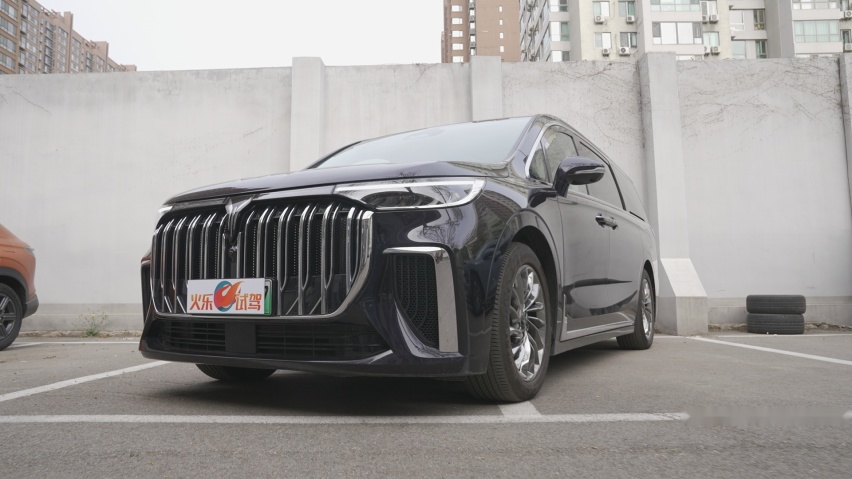 岚图梦想家2022款低碳版 宜商宜家7座MPV