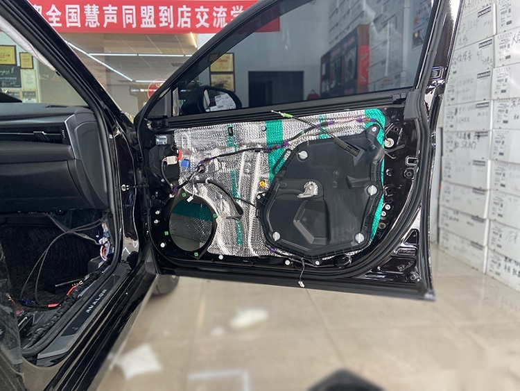 哈尔滨小蒋汽车音响改装丰田亚洲龙，黄金声学，JBL汽车音响