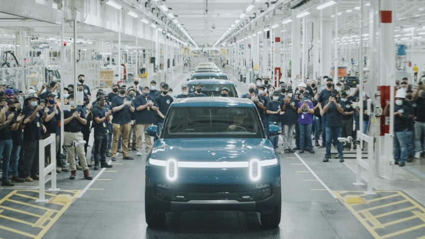 Rivian R1T纯电皮卡下线，配置完善，拥有半自动驾驶技术