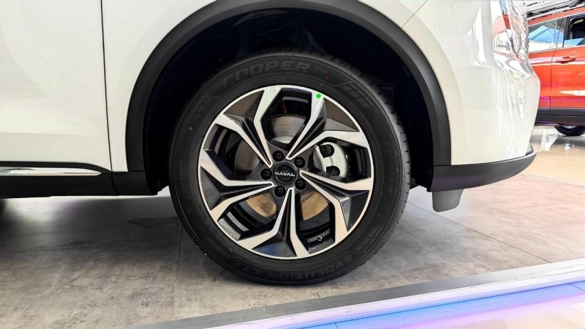 两驱价格买四驱 探店实拍哈弗枭龙MAX 纯电续航105km