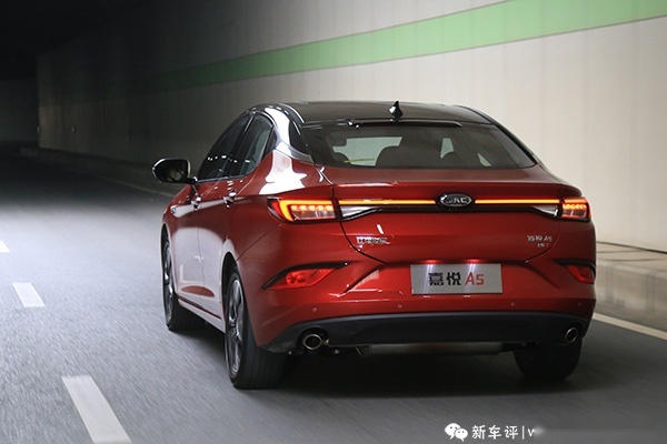 江淮嘉悦A5首试：和大众共线生产，产品力有多大提升？