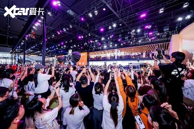疯狂星期三！一天八款新车上市，车企为啥还在卷？