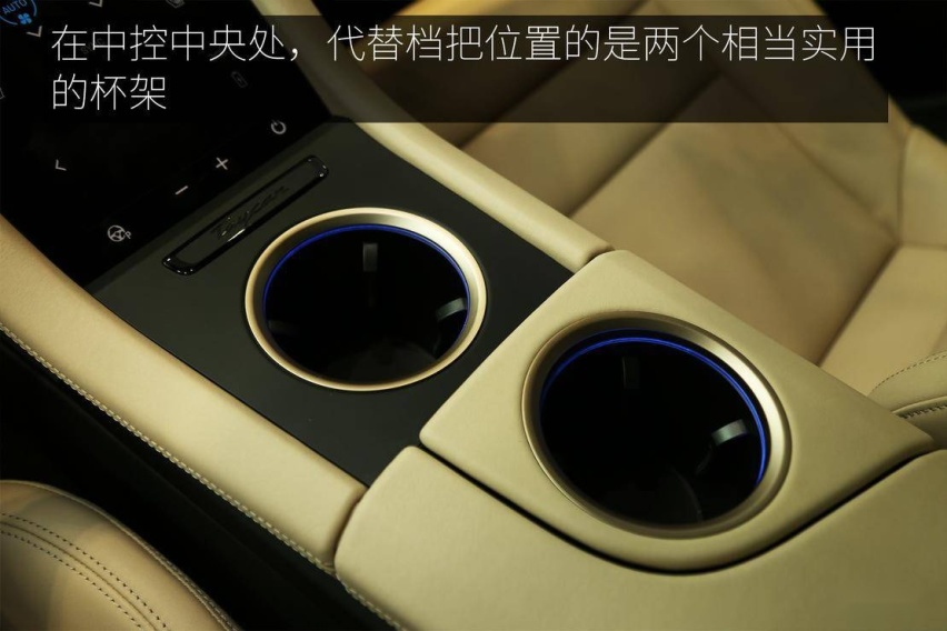 触电新生斯图加特骏马 保时捷Taycan Turbo静态体验
