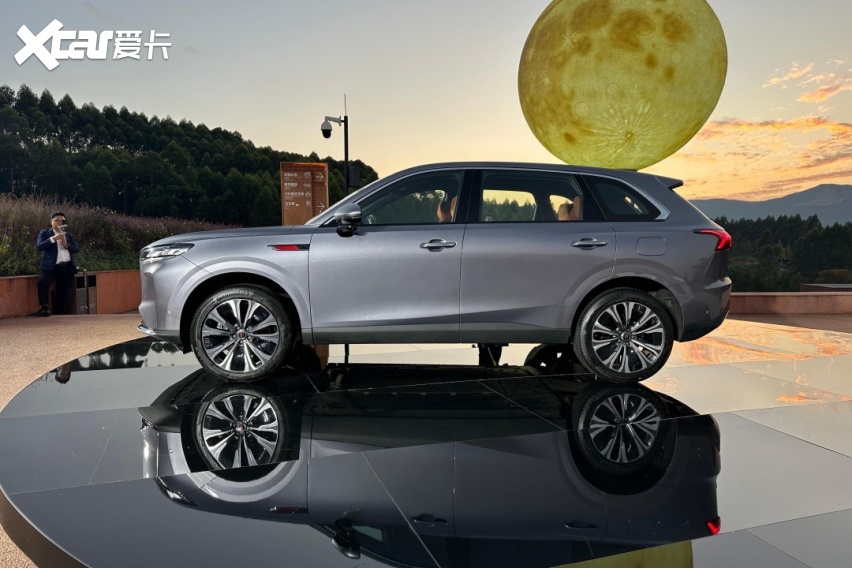 1763214779459698.jpg 红旗HS6 PHEV开启预售 预售先享价17.88万元起