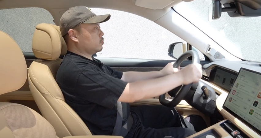 汽车越来越像加轮子的手机?试驾问界M5,车机能否填补其他产品力