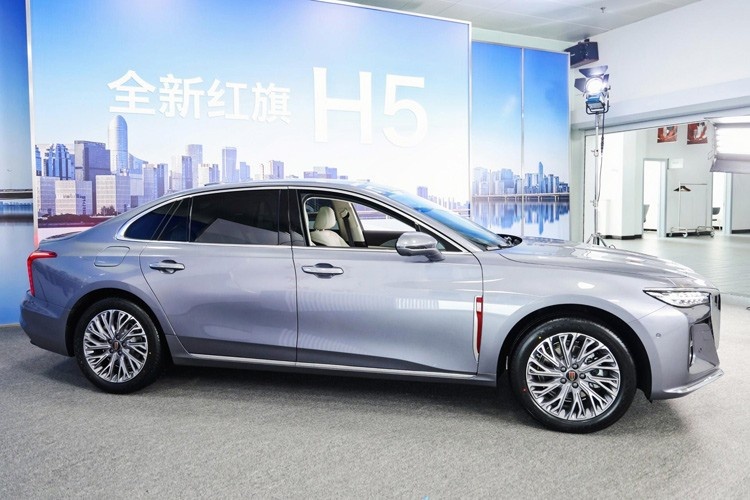小号H9来袭，新一代红旗H5要和合资车硬刚！