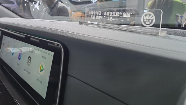 森系座驾18.58万起，最高1万元置换补贴，极狐汽车新豪华座驾值麻了