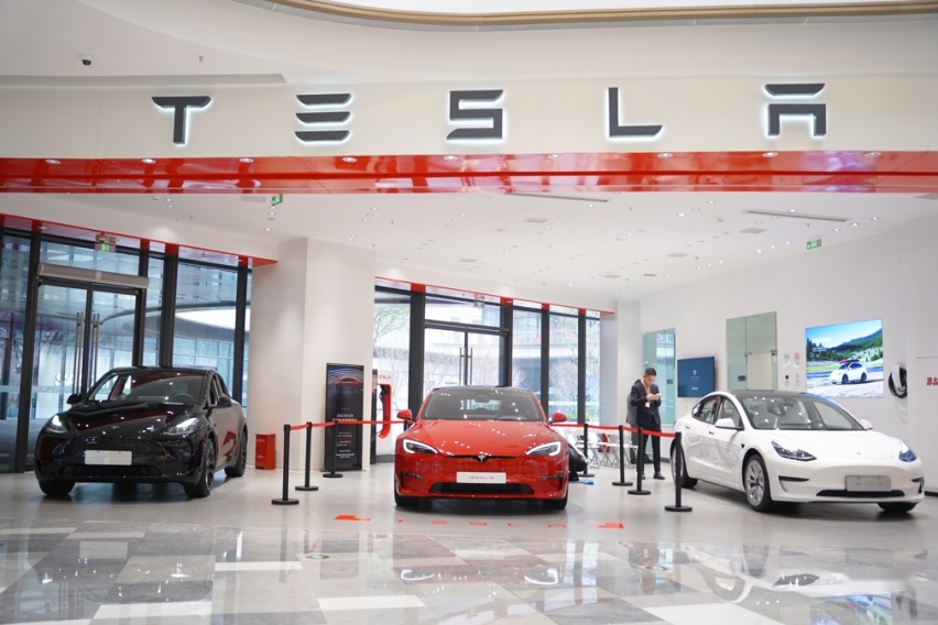 特斯拉Model S Plaid江西首秀 新款车型亮相南昌