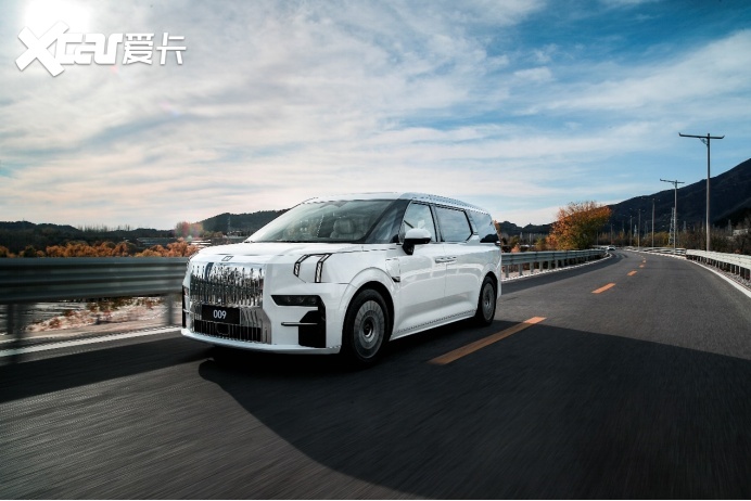 代表中国品牌的高端车型,打破的不仅是价格天花板