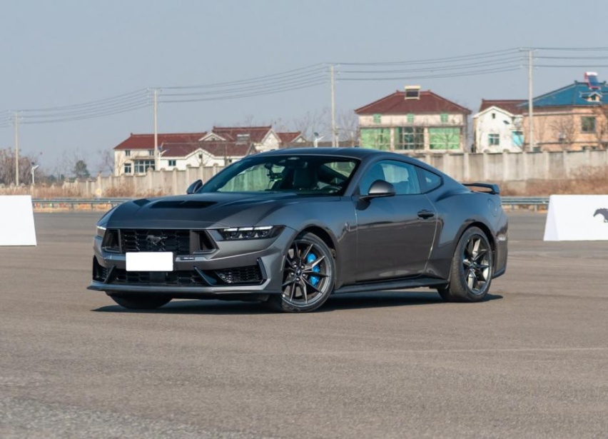 福特Mustang黑马，5.0L V8不带电，需要4.6秒破百
