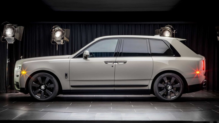 rolls-royce-cullinan-bespoke-colors (4).jpg