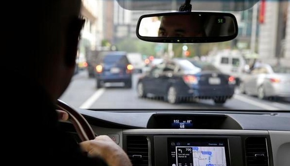 中控屏越大越好？调查发现，触屏使用CarPlay比酒驾更危险