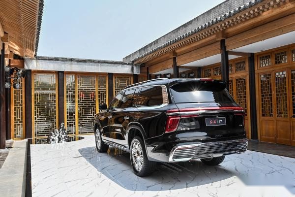 配V8发动机，百万级红旗SUV上市，堪称国产车的气场“天花板”！
