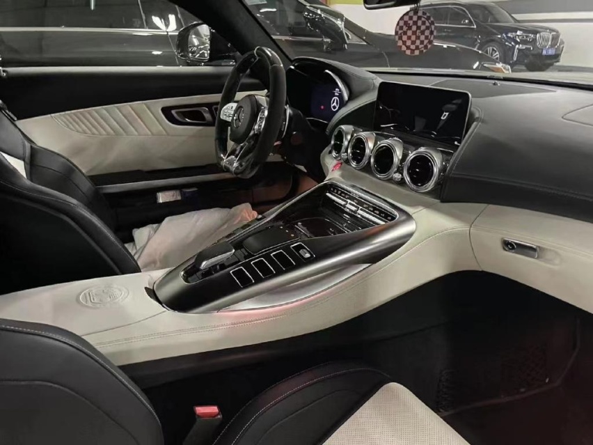 熊猫配色奔驰AMG GT C