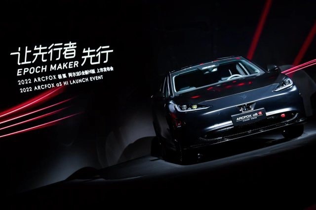 音乐和智能汽车跨界合作，极狐汽车带你享受时代歌手罗大佑的经典开唱