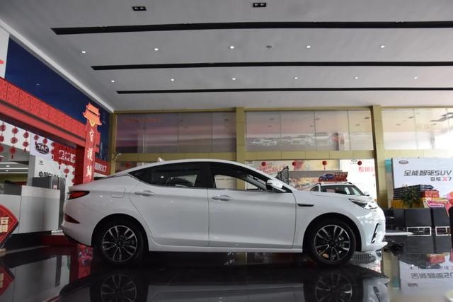 「到店实拍」有实力有诚意，中国造运动家轿 嘉悦A5