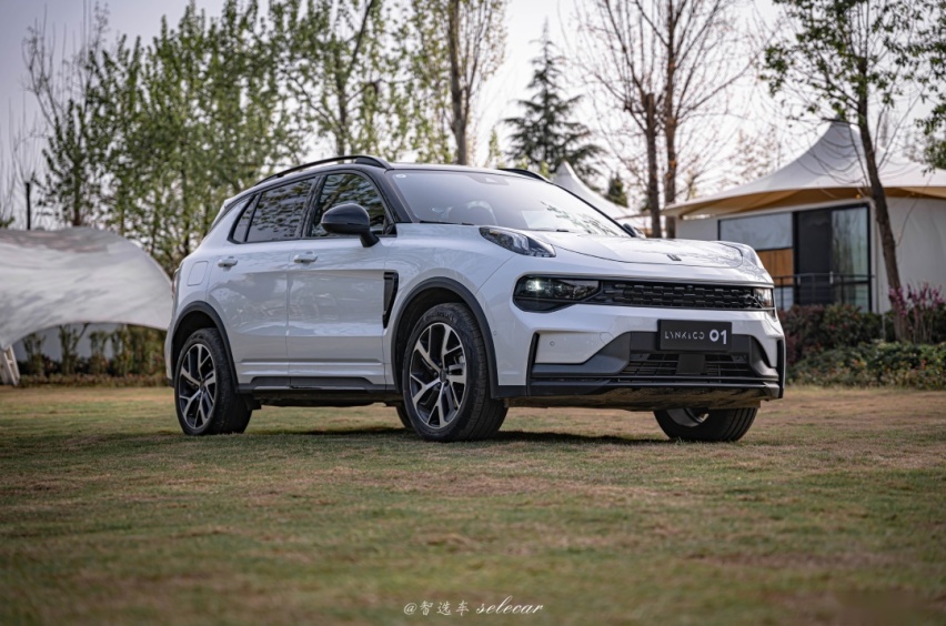 2.0T+8AT，全系标配12.7英寸大屏，试驾全新领克01