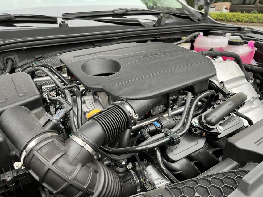 实测亏电油耗4.58L！ B级车荣威D7 DMH不仅性价比拉满 还特省