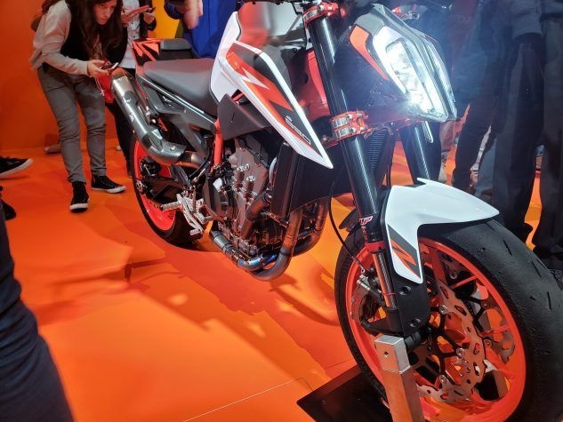 KTM 890 Duke R 首次亮相EICMA 2019