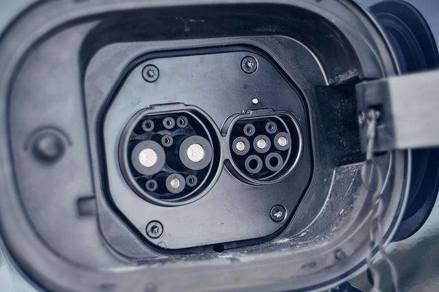 传统品牌转型进行时！魏牌推摩卡DHT-PHEV，即将上市