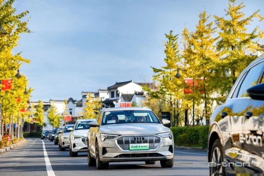 奥迪首款纯电SUV，预售70万起，与特斯拉有哪些不同？