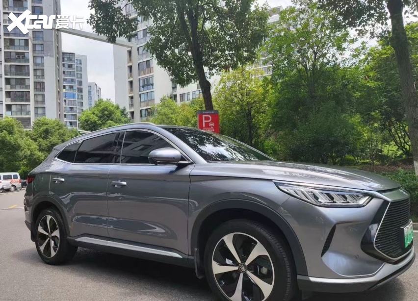家用市场谁更香，银河L7对比宋PLUS DM-i，谁更懂年轻人的心？