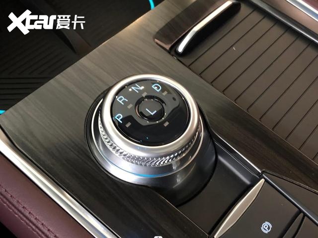 解读2023款福特探险者，双球节铝合金前悬架，1700兆帕冷萃钢A柱