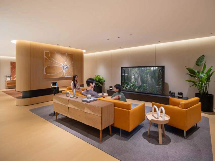 华为旗舰店·上海南京东路重磅焕新，城市客厅体验升级