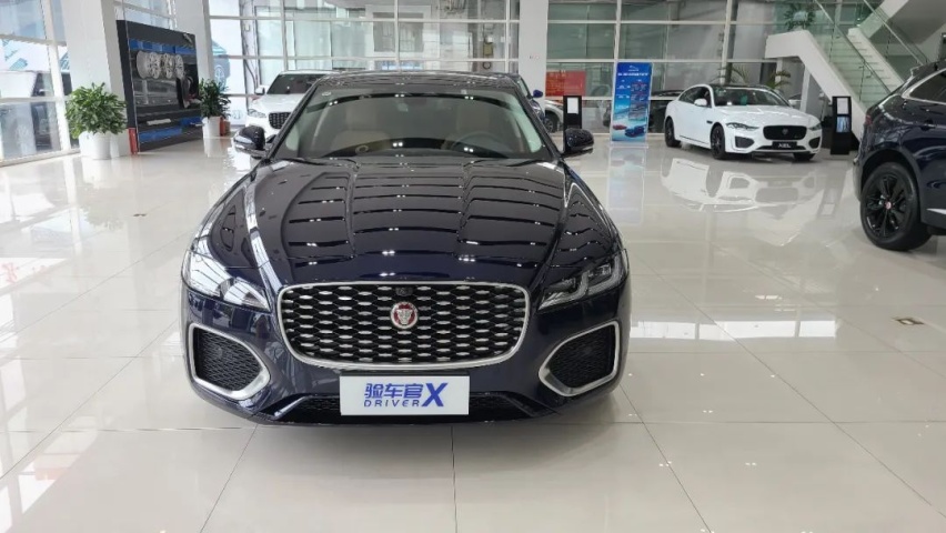 双外观套装抢眼/水晶挡把质感强 中期改款捷豹XFL到店实拍