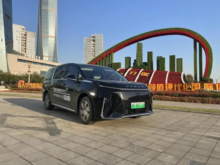 试驾上汽大通MIFA 9，30万六座MPV最优解？