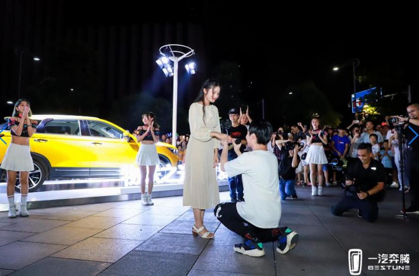 奔腾率先出招 带领T系列家族七夕点亮广州塔