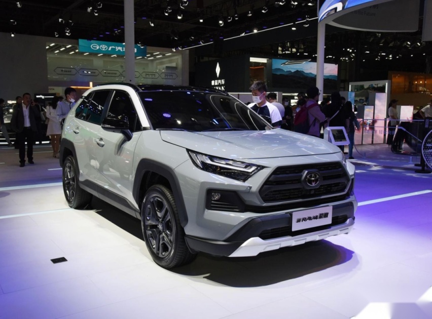 20万听劝买新RAV4荣放，还是尝鲜买别克E5？盲目决定很容易选错