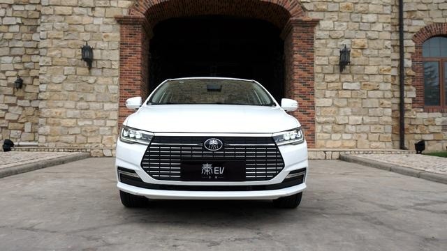 充电90分钟续航421km！抢先静态体验比亚迪全新秦EV