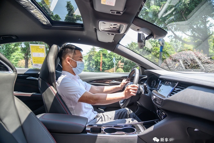 新款君威GS实拍：外观更精致，是一台均衡的合格性能车！