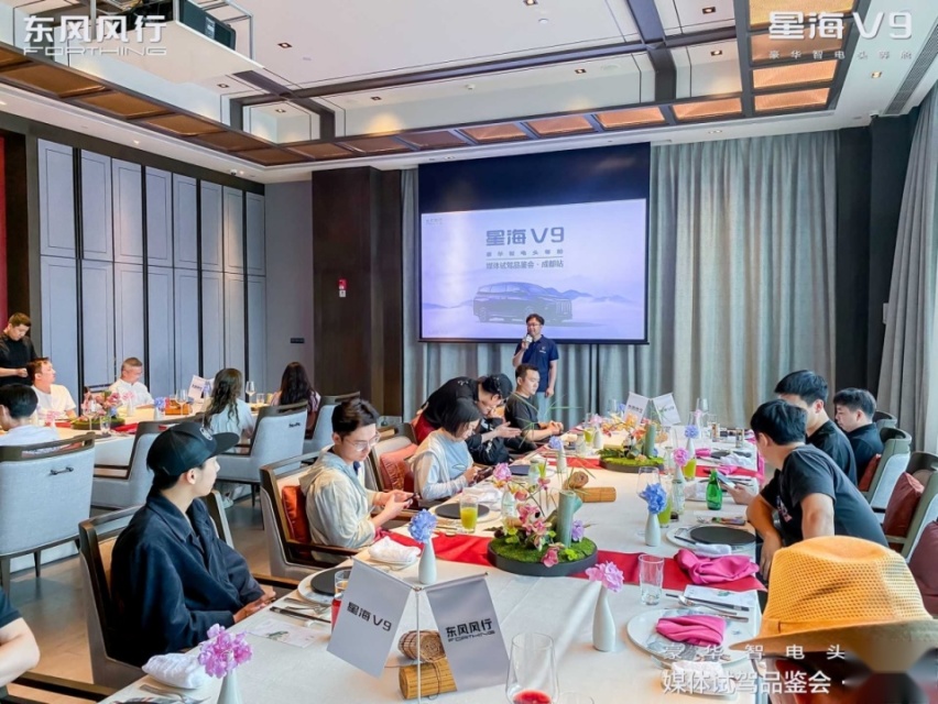 东风风行全新旗舰MPV 风行星海V9带你体验品质出行