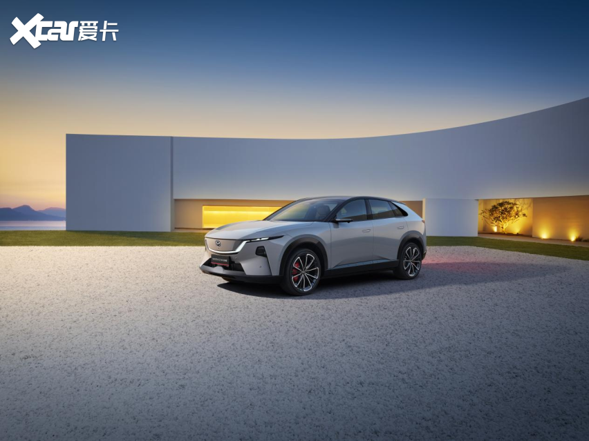 EZ-60首次智能化升级重磅开启 裸眼3D HUD行业首发“3D立牌指