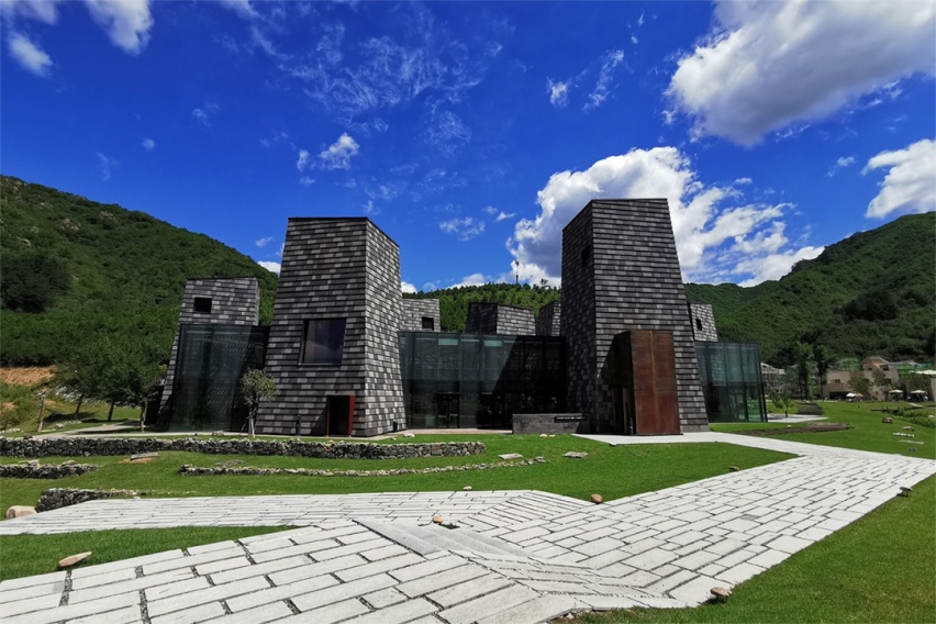 京城避暑去哪？把嘉华开进热河谷 露营、温泉、咖啡、越野放空自我