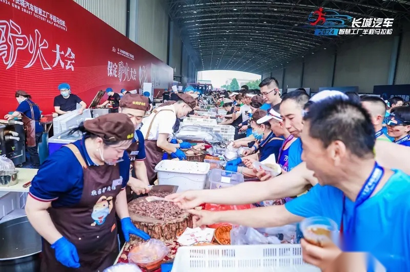 魏牌高山/灵魂摩托领航！2024长城汽车智慧工厂半马开跑