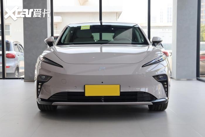 售22.99万起，车长达到5米，最高续航666公里，静态体验飞凡F7