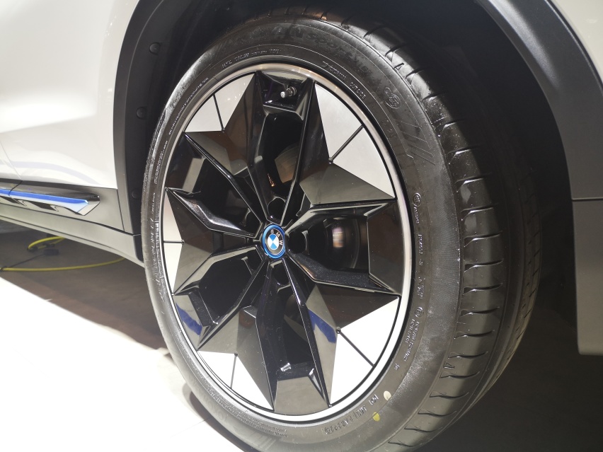 实拍纯电动BMW iX3外观内饰，售46.99-50.99万