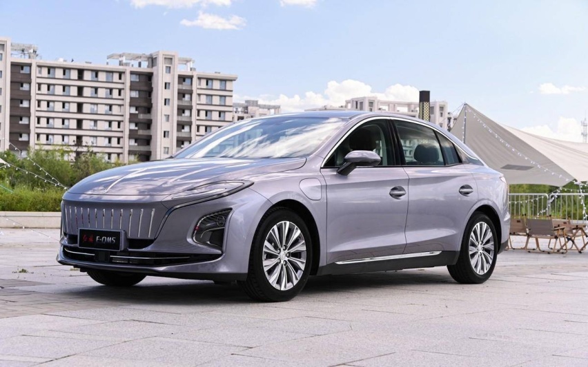 红旗E-QM5 560KM PLUS上市 售价19.98万