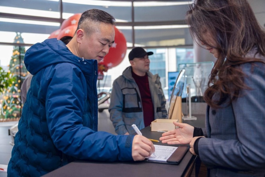 逐光而行 共驰新境-长春净月保时捷中心两周年媒体答谢沙龙