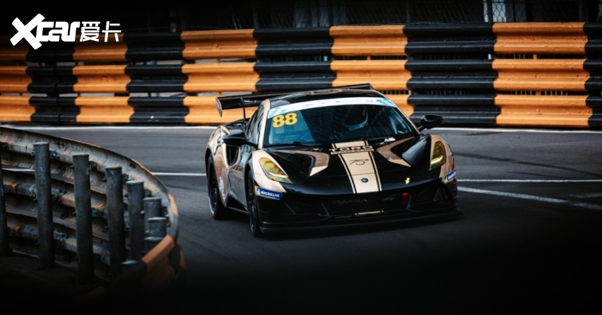 澳门格兰披治大赛车 路特斯emira gt4包揽大湾区杯gt4组冠亚军