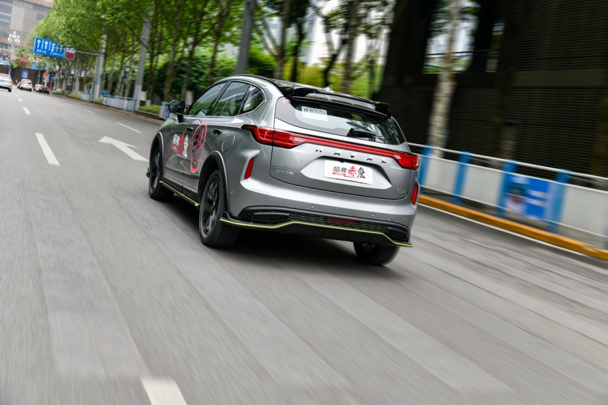 试驾哈弗赤兔 适合年轻人的运动SUV 百公里加速7.7秒
