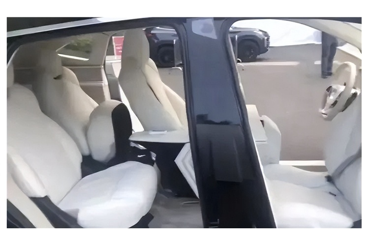 奇瑞颠覆SUV 对开门+2.0T 星途瑶光实拍