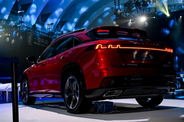 金秋出游并不一定要选SUV，这款越级轿跑可以说，YES！