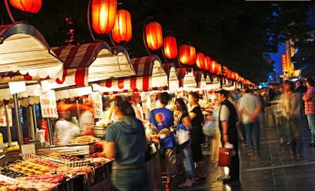 总说靠摆摊就能月入过万，究竟是怎么做到的？